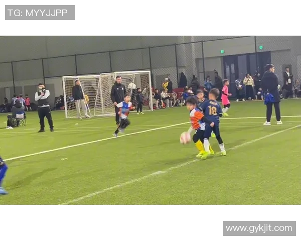 足球园笼:探索足球文化与社区互动的新空间与新机遇 足球园笼:探索足球文化与社区互动的新空间与新机遇